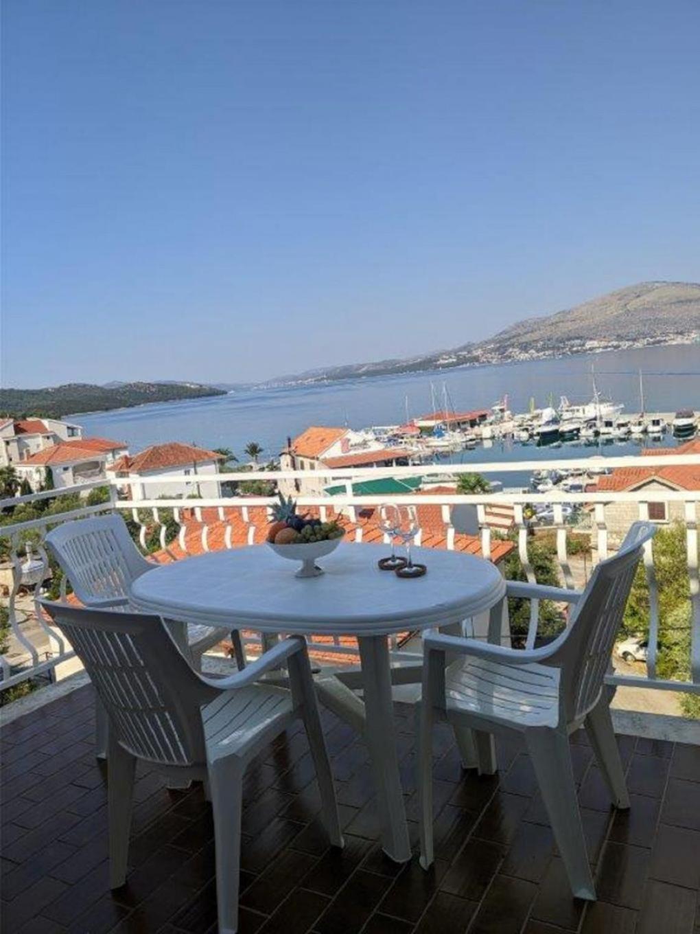 Apartments Biserka - 50 M From Beach Trogir Exterior photo