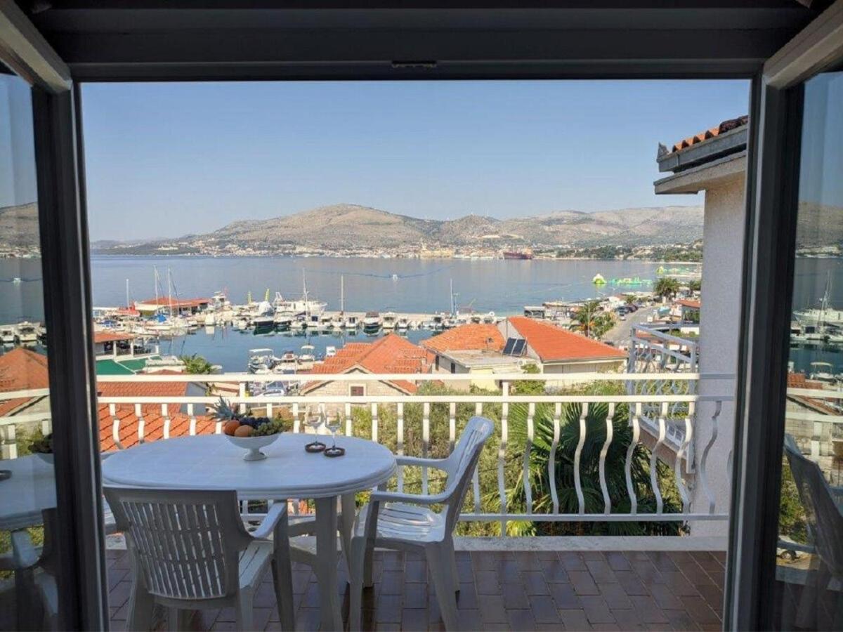 Apartments Biserka - 50 M From Beach Trogir Exterior photo